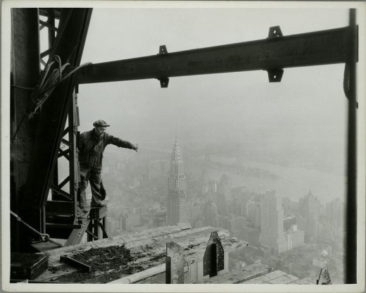 Atop-Empire-State-in-construction-Chrysler-Bldg-Daily-News-in-mi