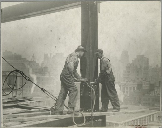 Two-workers-securing-a-rivet-1931-520x411