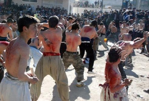 Afghan Shiites performing self flagellation in 2009-3