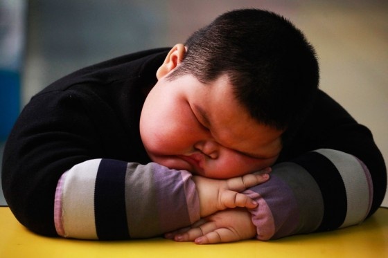 xiao-hao-chinese-4-year-old-fatty-boy-62kg-01-napping-560x373