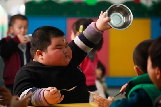 xiao-hao-chinese-4-year-old-fatty-boy-62kg-06-eating-in-class-56