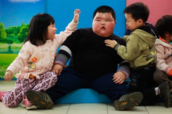 xiao-hao-chinese-4-year-old-fatty-boy-62kg-08-girl-classmate-560