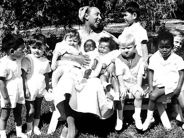 josephine baker rainbowkids 12 örökbefogadott gyermeke