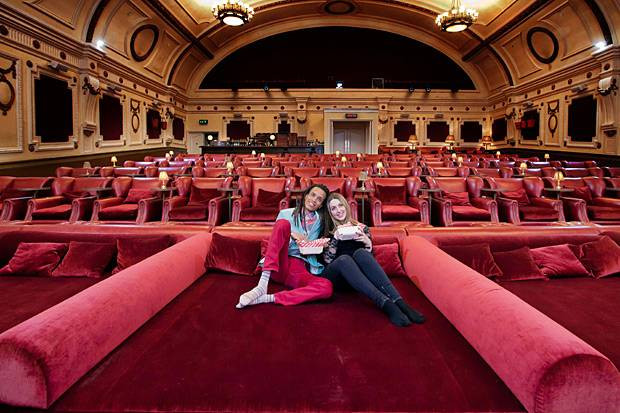 cinema-double-beds