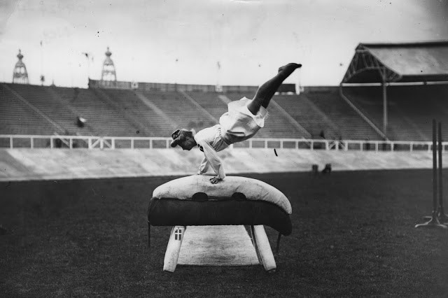 1908-london-olympics-danish-gymnast-pommel-horse