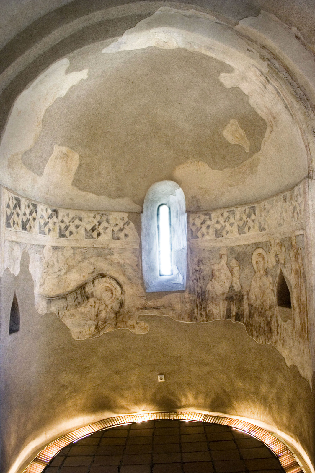 Vizsoly Reformed Church of semi-circular, low-apse, XIII Centhur