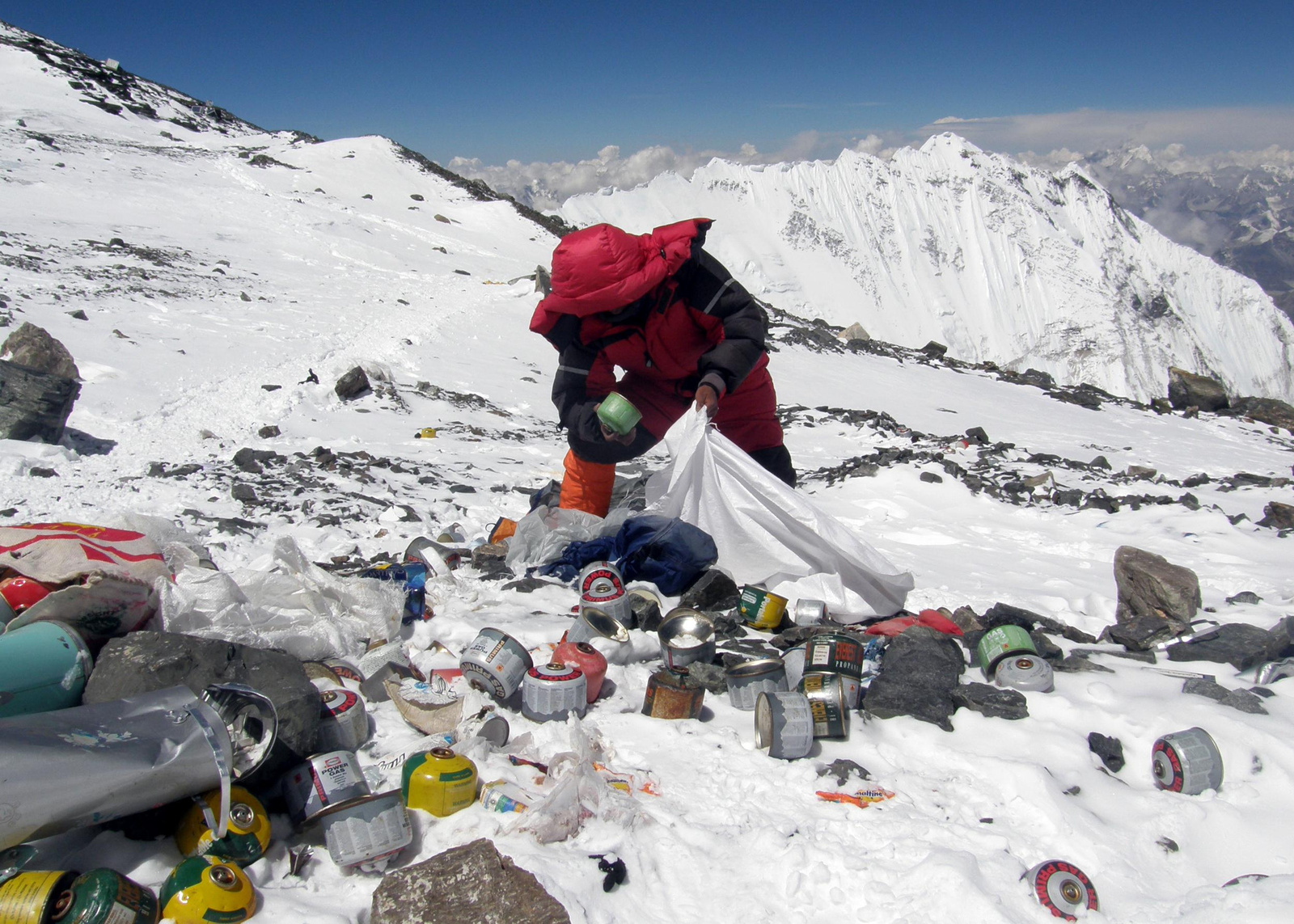 -everest-trash-mainart