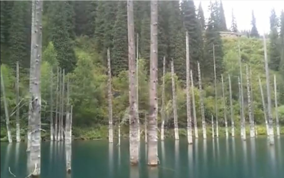 Kaindy tó lake kazahsztán utazás travel földcsuszamlás