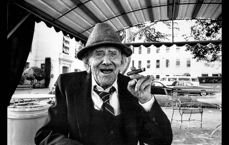 1988 Martin De Young 100 éves szerint a szivarozás