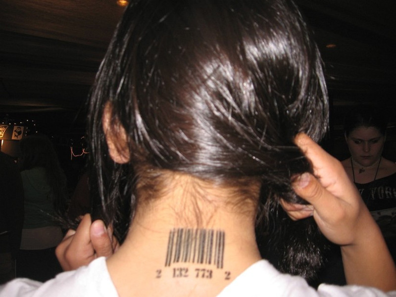 barcode-tattoo-on-neck