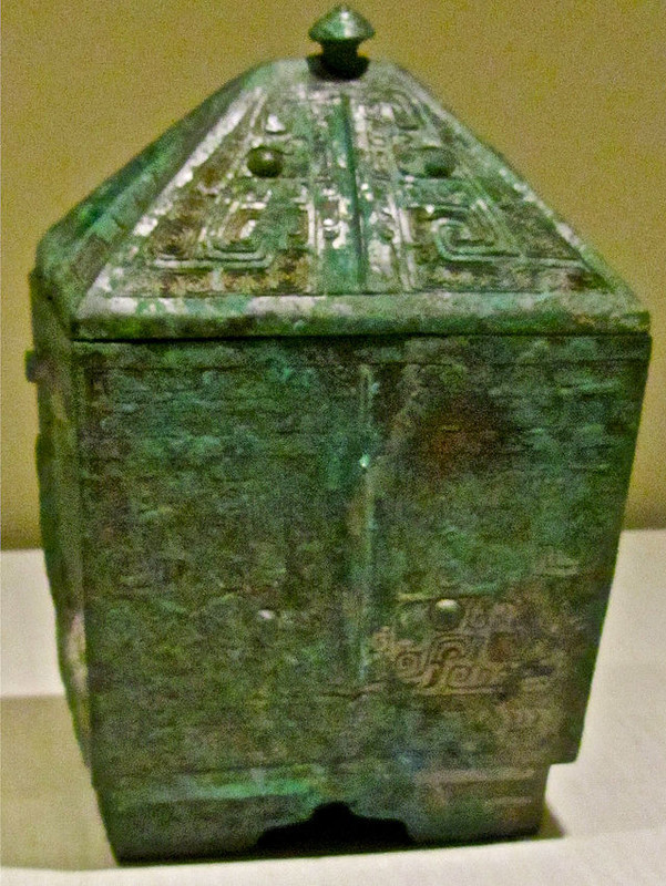 640px-Ritual wine container bronze of Shang dynasty