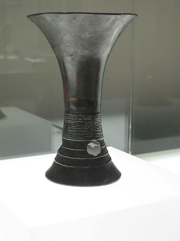 640px-Vase Gu. Shang ancien. Bronze. Cernuschi Paris.