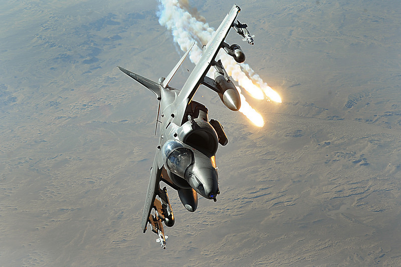 Harriers bombardeando en -Al rojo vivo