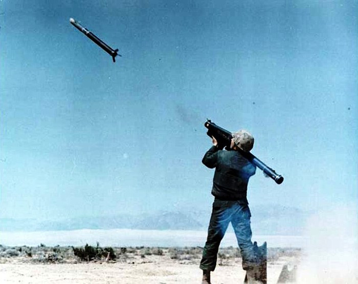 Föld levegő rakéta -Redeye-surface-to-air-missile-launch-