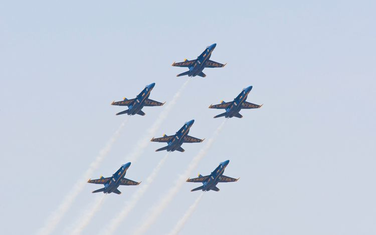 112 0908 19z+navy f a 18 hornet+formation