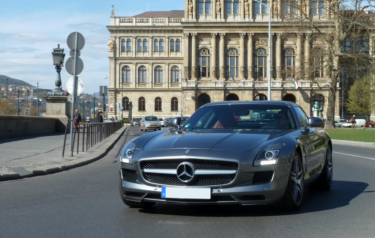 Mercedes-Benz SLS AMG