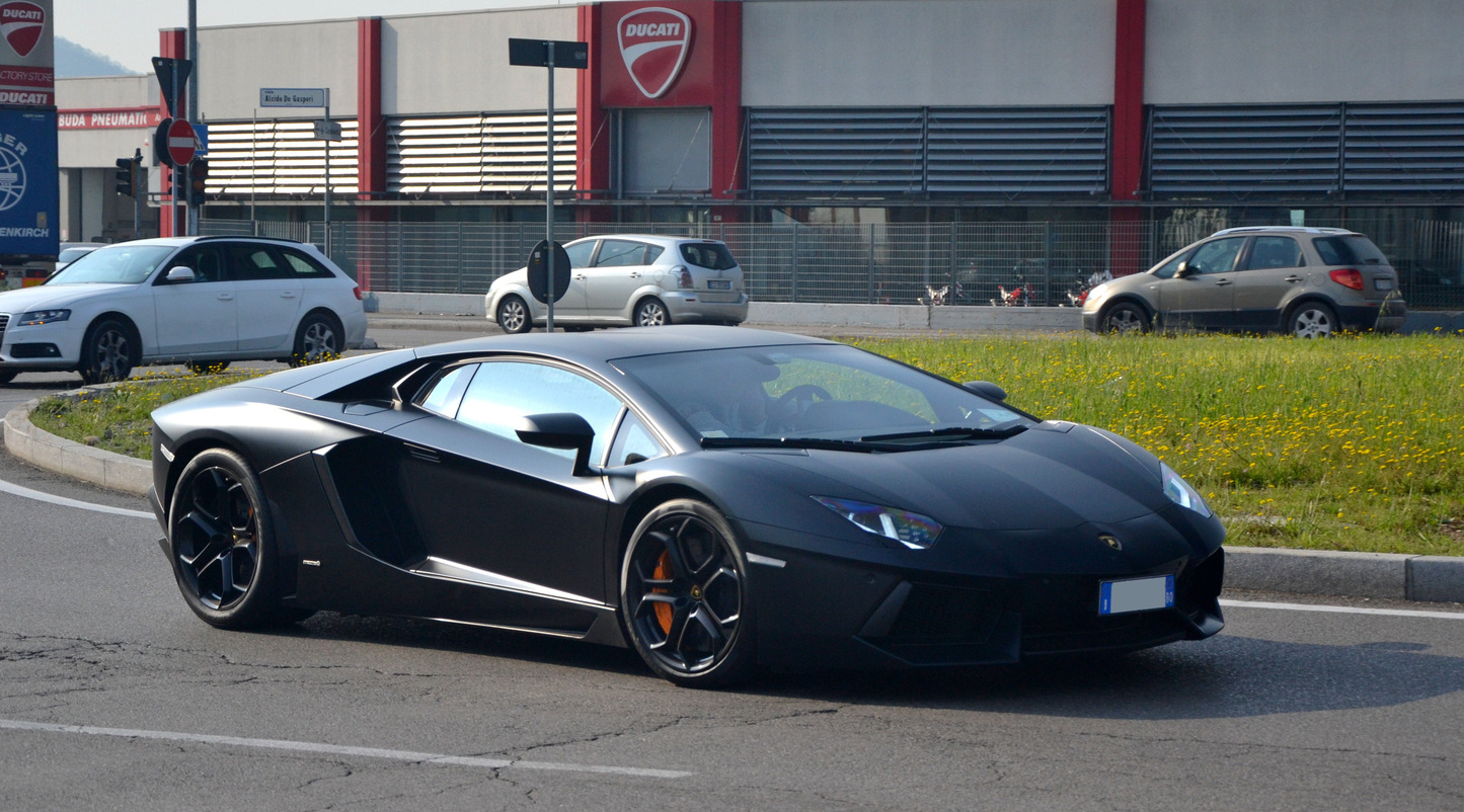 Lamborghini Aventador LP700-4