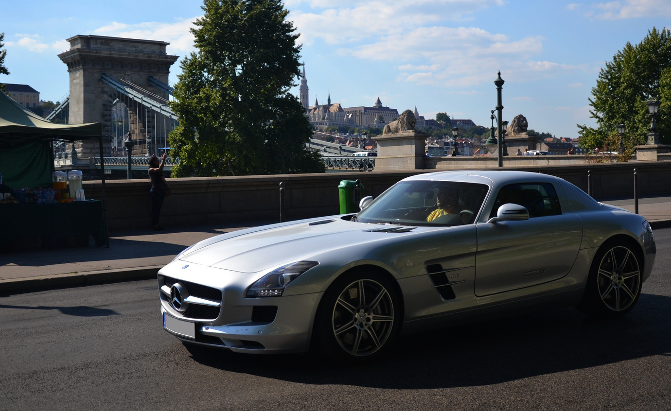 Mercedes-Benz SLS AMG