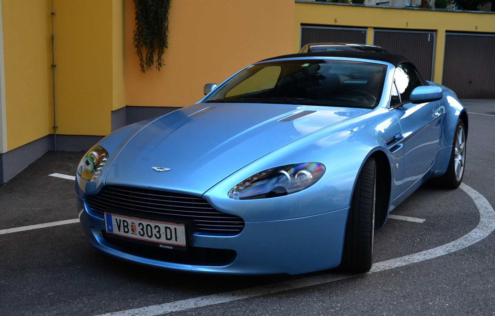 Aston Martin V8 Vantage Roadster