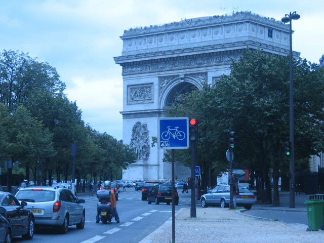 Arc de Triomphe az Avenue Foch-ról