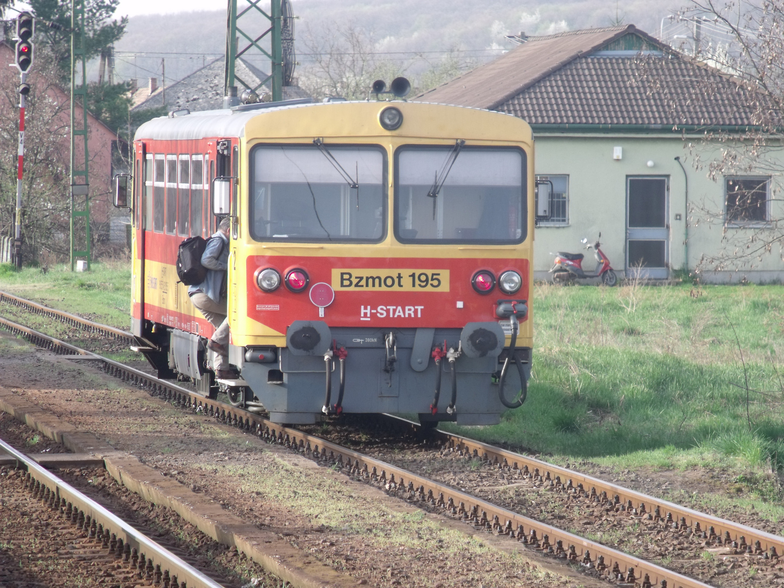 Bzmot 195