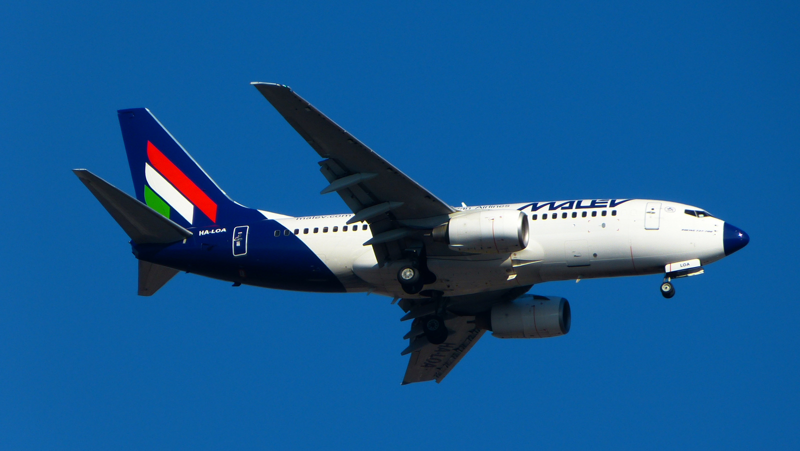 HA-LOA (B737-7Q8) 2003.02.20.