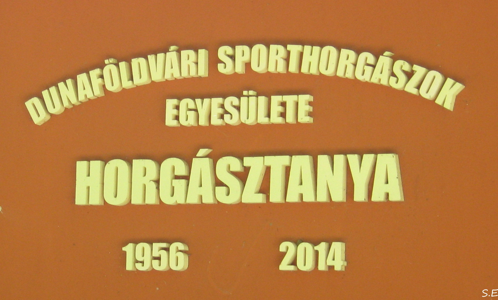 Horgásztanya.