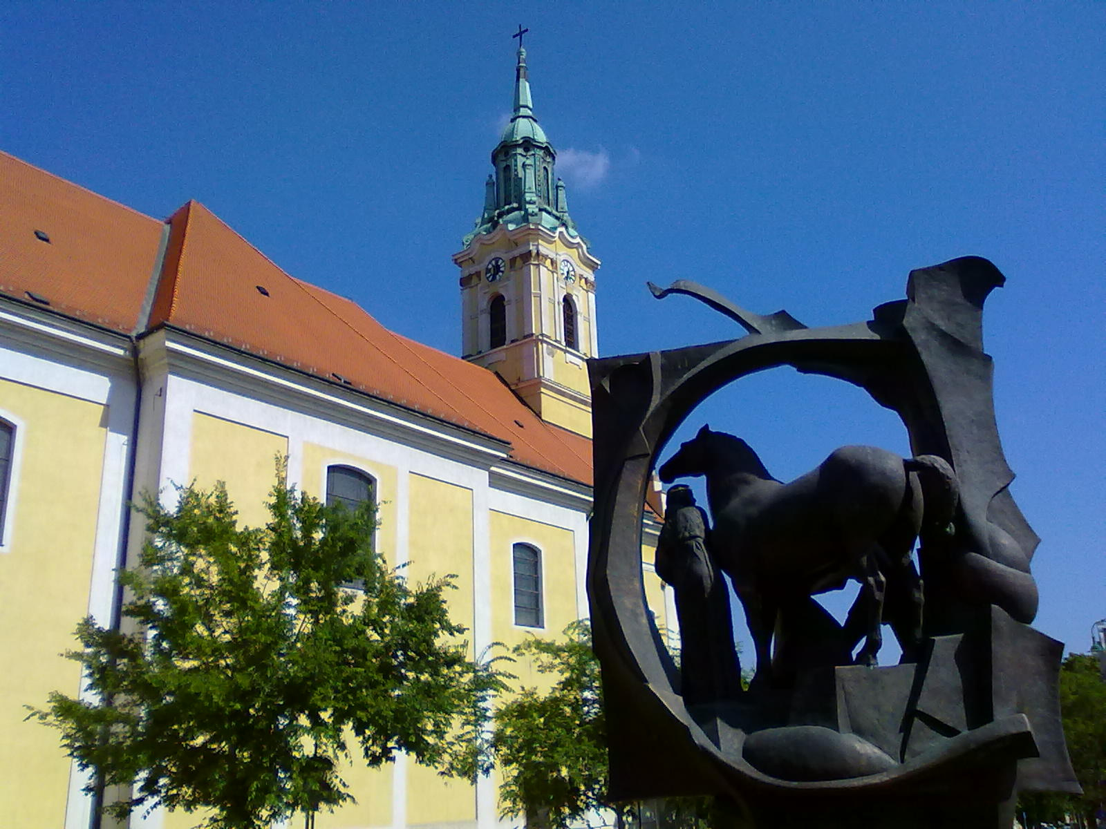 Jankó Péter - Szekszárdi Béla tér és a szobrot