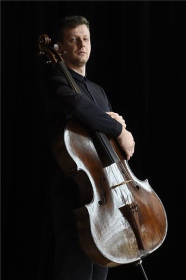 István Várdai with Stradivari cello