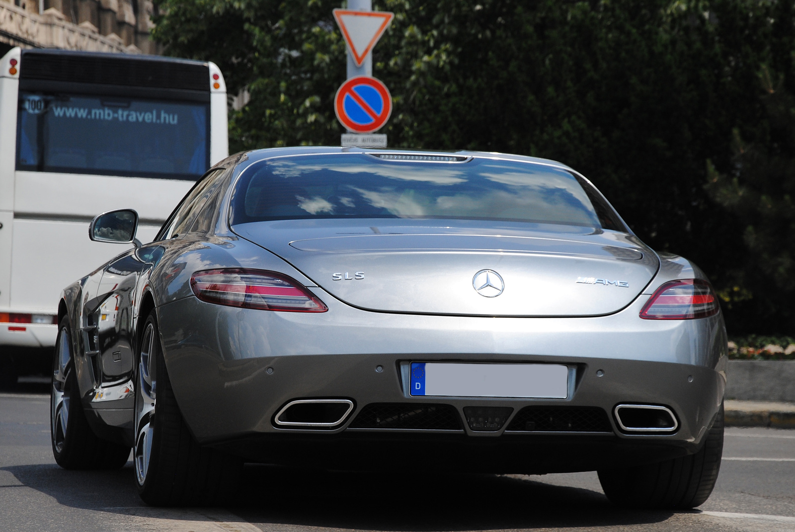 Mercedes-Benz SLS AMG