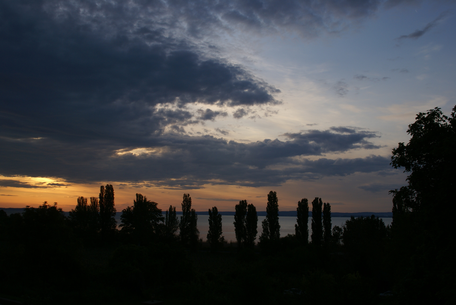 Felhős naplemente Balaton