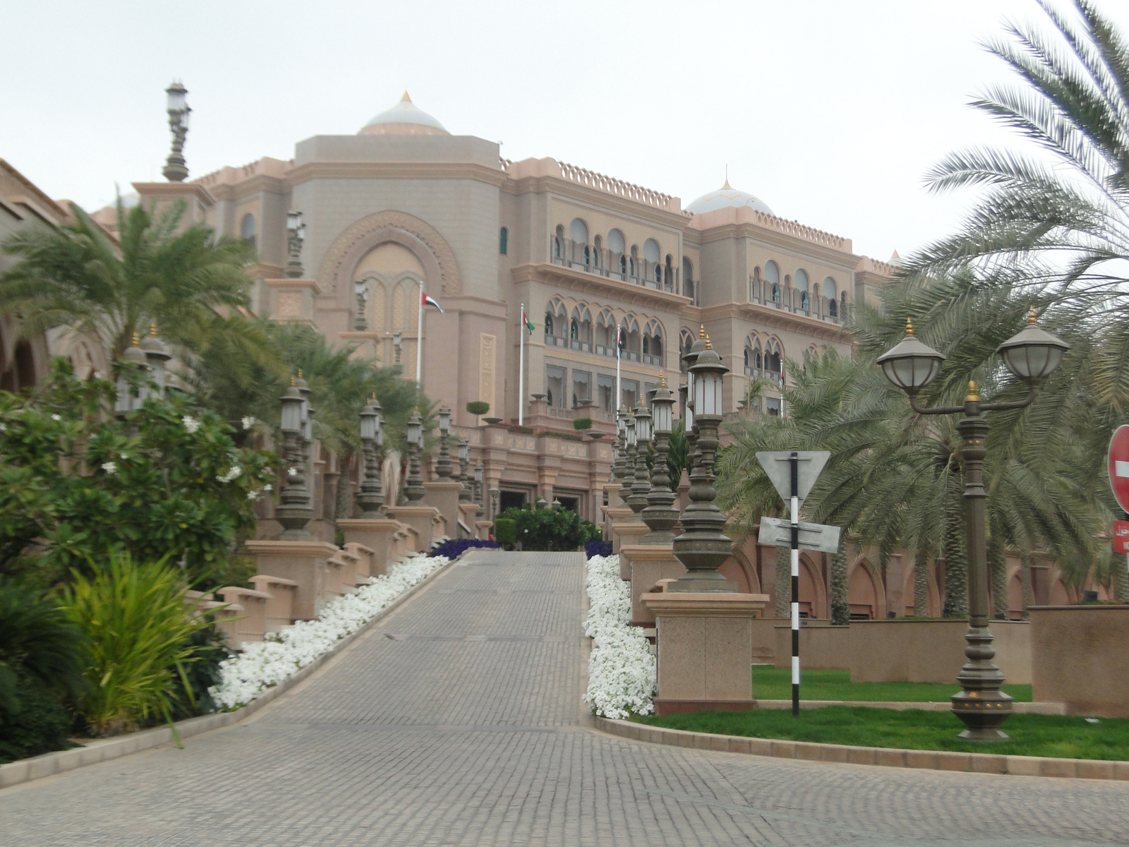 Emirates Palace Luxury 5 Star Hotel in Abu Dhabi(5)