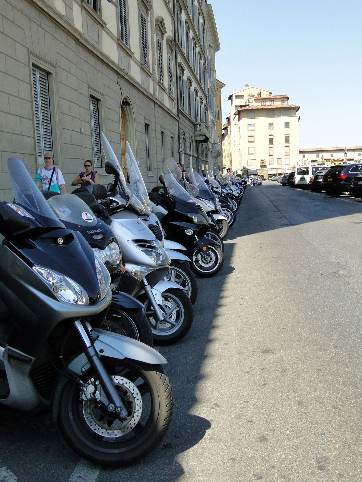 Firenze, Parkoló robogók