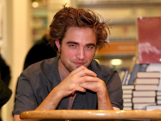 Breaking Dawn Bookstore (01)