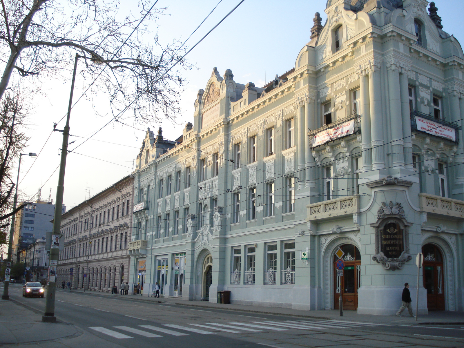 Széchenyi tér az OTP házzal