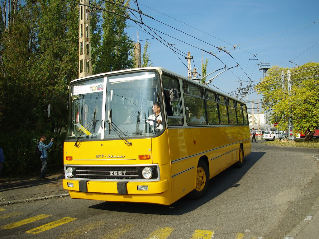 Ikarus 260 T a Pongrác úti troligarázsban 10 2008.10.11