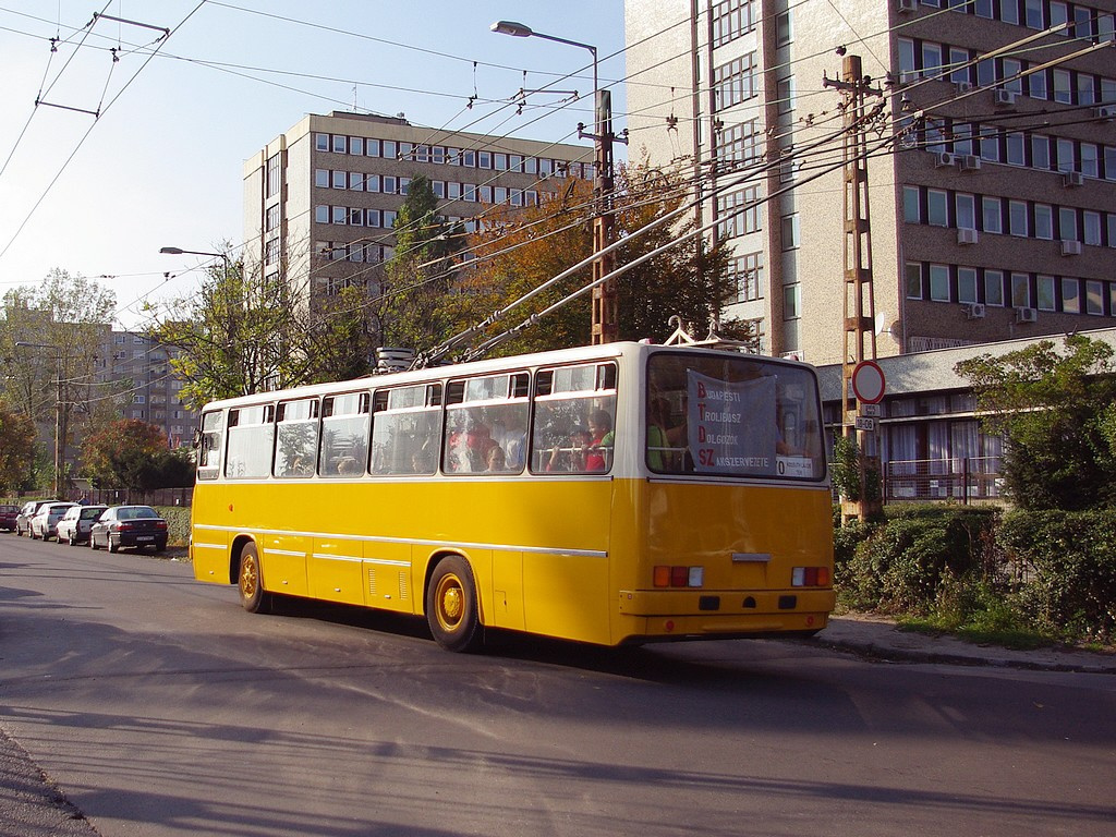 Ikarus 260 T a Pongrác úti troligarázsban 39 2008.10.11