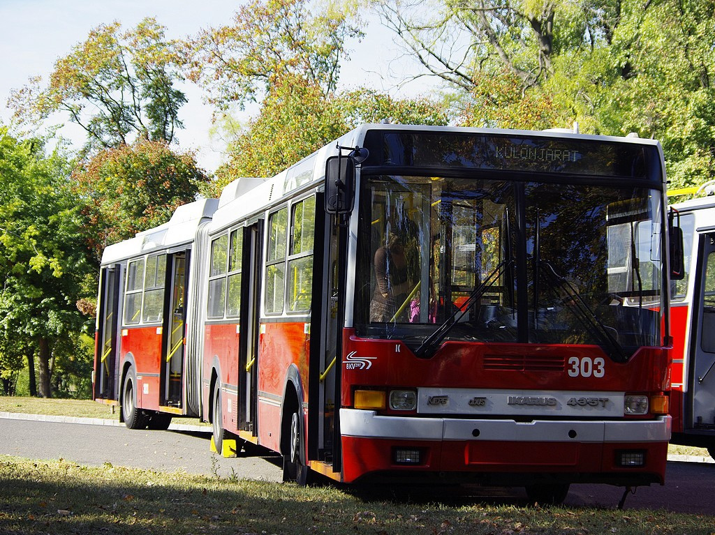 Ikarus 435T a Közlekedési Múzeumnál 5 2009.09.27