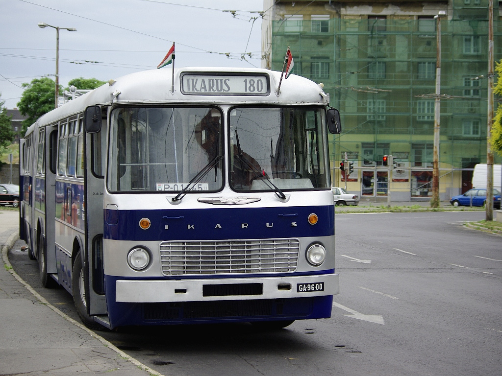 Ikarus 180 a Lehel téren 06 2011.06.19