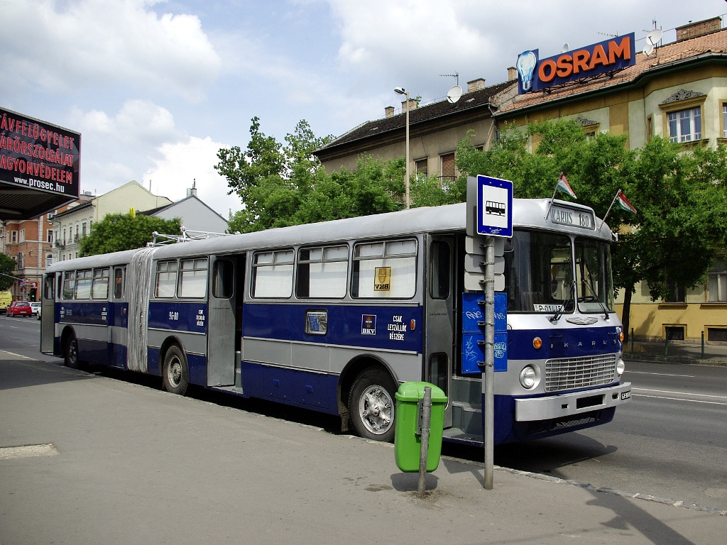 Ikarus 180 a Széll Kálmán téren 5 2011.06.18