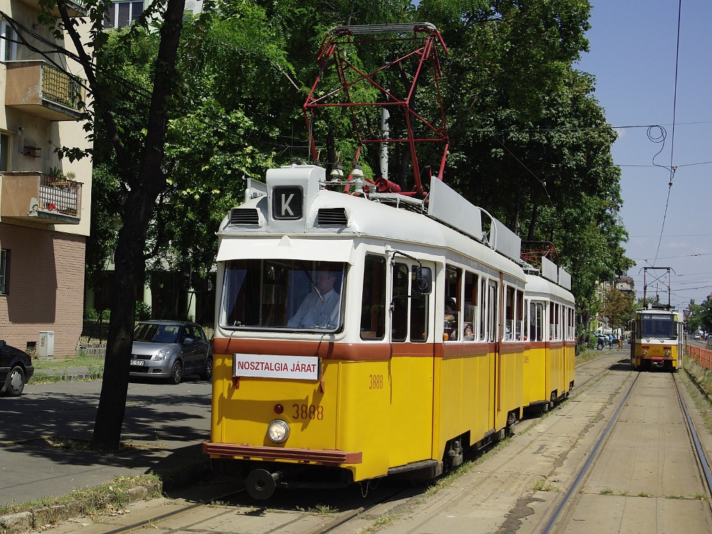 UV és Tátra a Lehel tér előtt 4 2011.07.17