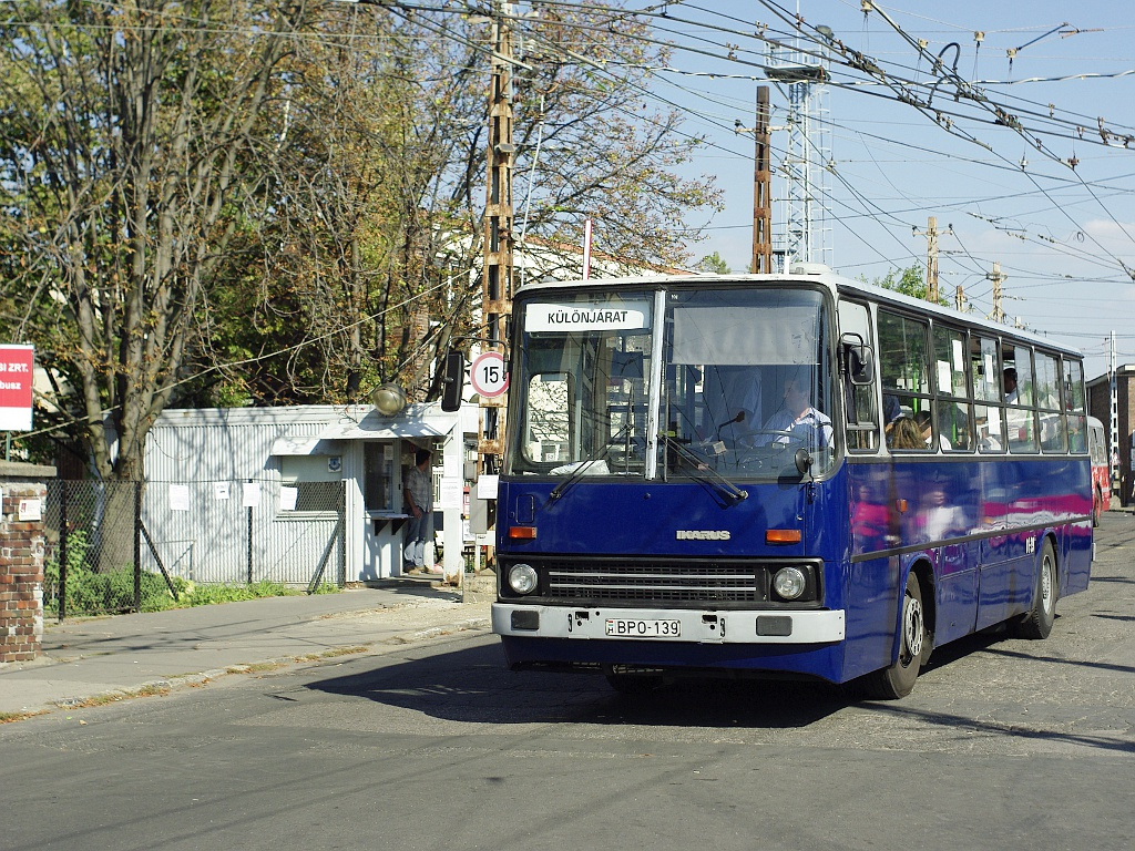 Ikarus 260 a Troligarázsban 3 2011.09.24