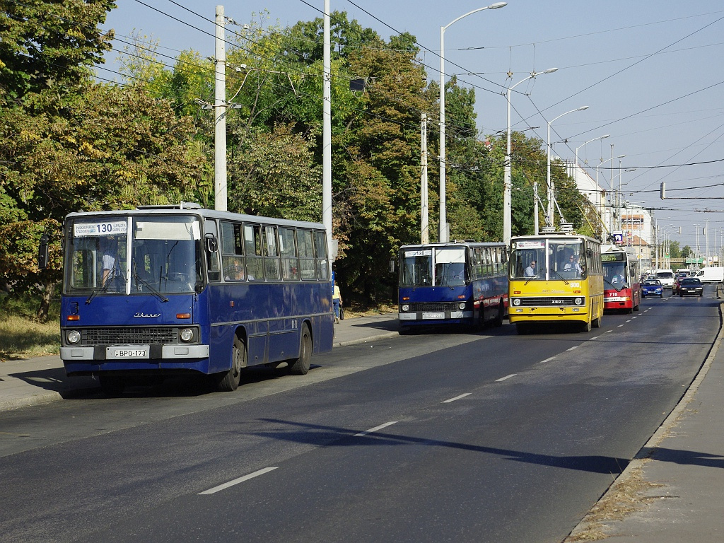 Ikarus 260 és Ikarus 260Ta Stadionoknál 1 2011.09.24