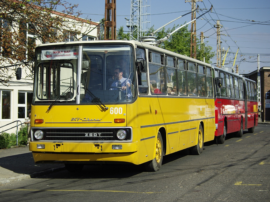 Ikarus 260T a Troligarázsban 25 2011.09.24
