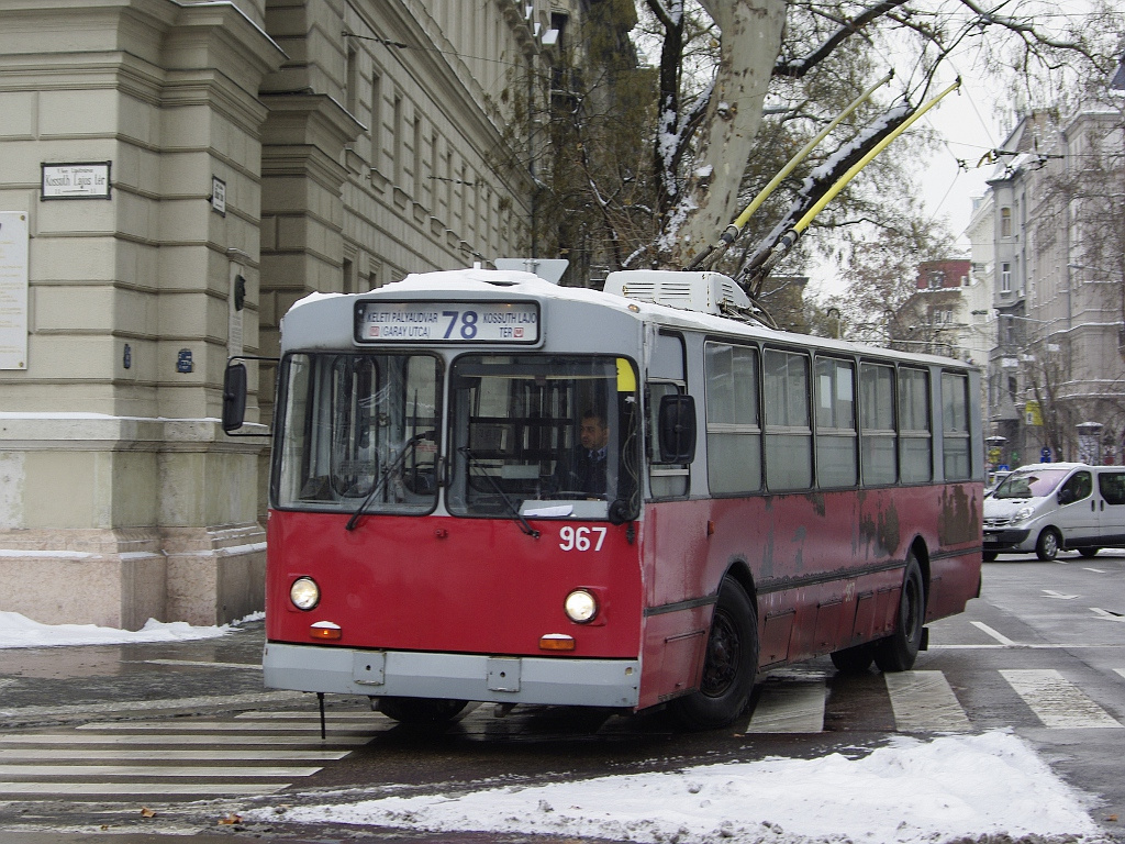 ZIU9 a Kossuth térnél 04 2012.02.05