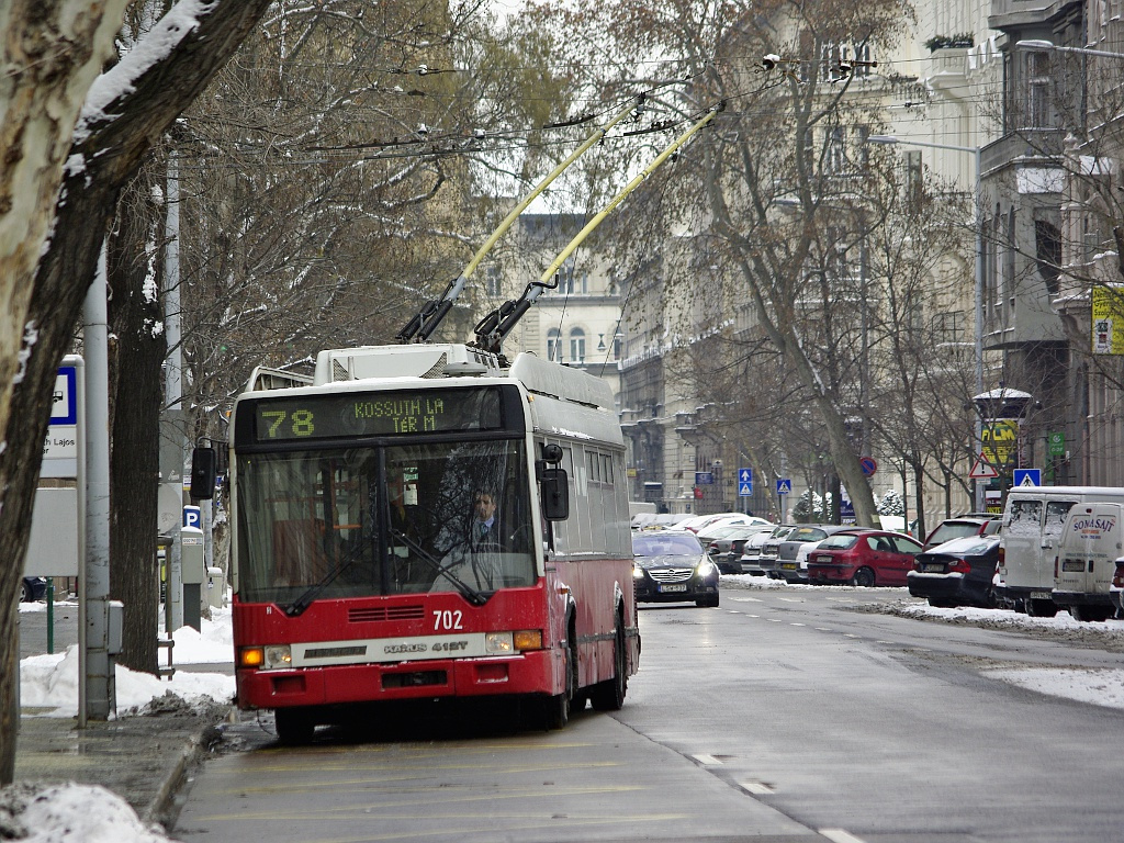 Ikarus 412T a Kossuth térnél 02 2012.02.05