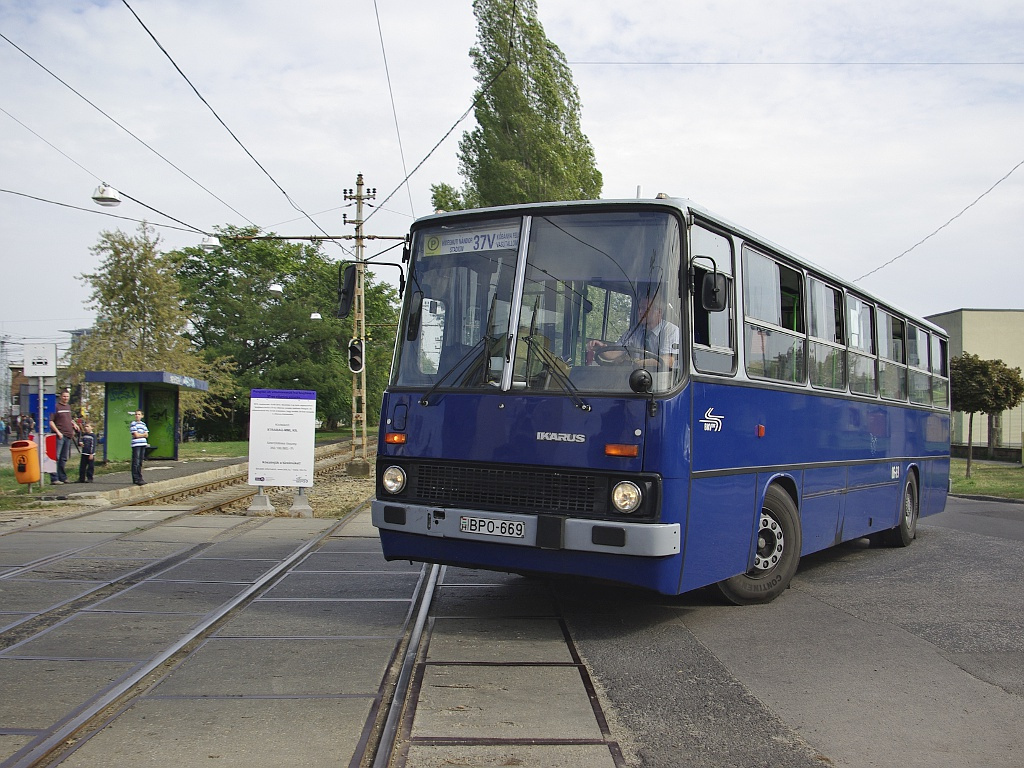 Ikarus 260 a Salgótarjáni úton ( 37V )02 2012.09.29