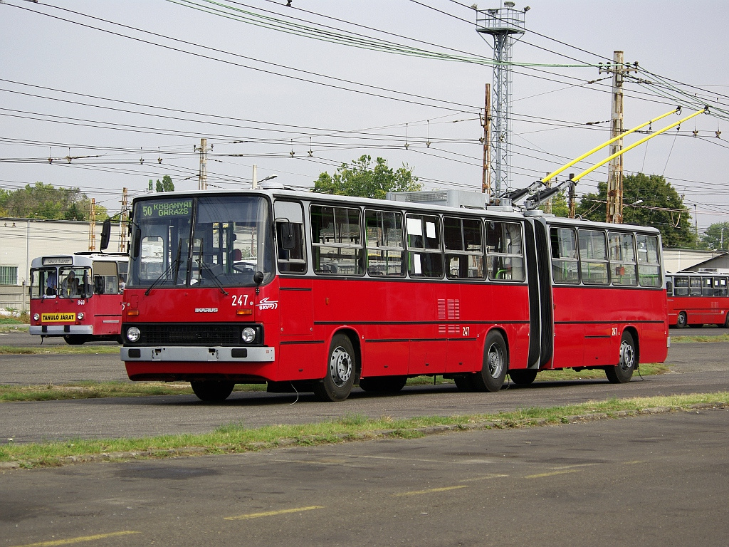 Ikarus 280T a troligarázsban 15 2012.09.29