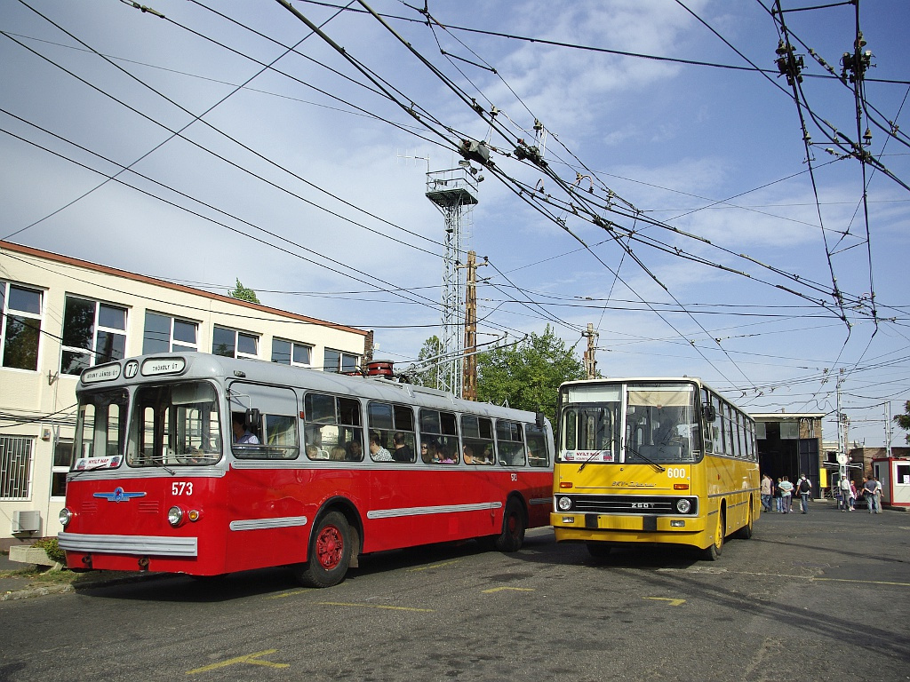 ZIU5 és Ikarus 260T a Troligarázsban 3 2012.09.29