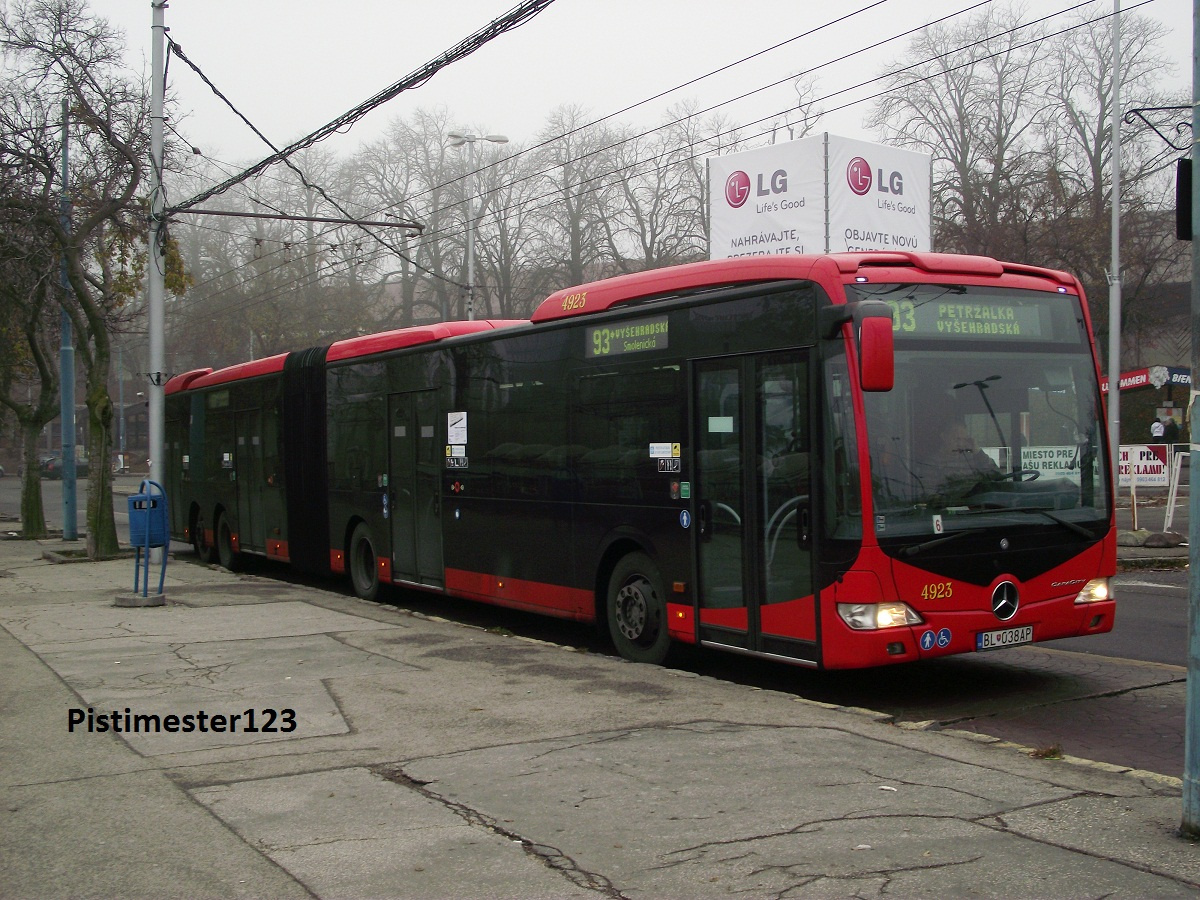 Mercedes Capacity busz Bratislava Hlavná Stanica (Pozsony főállo